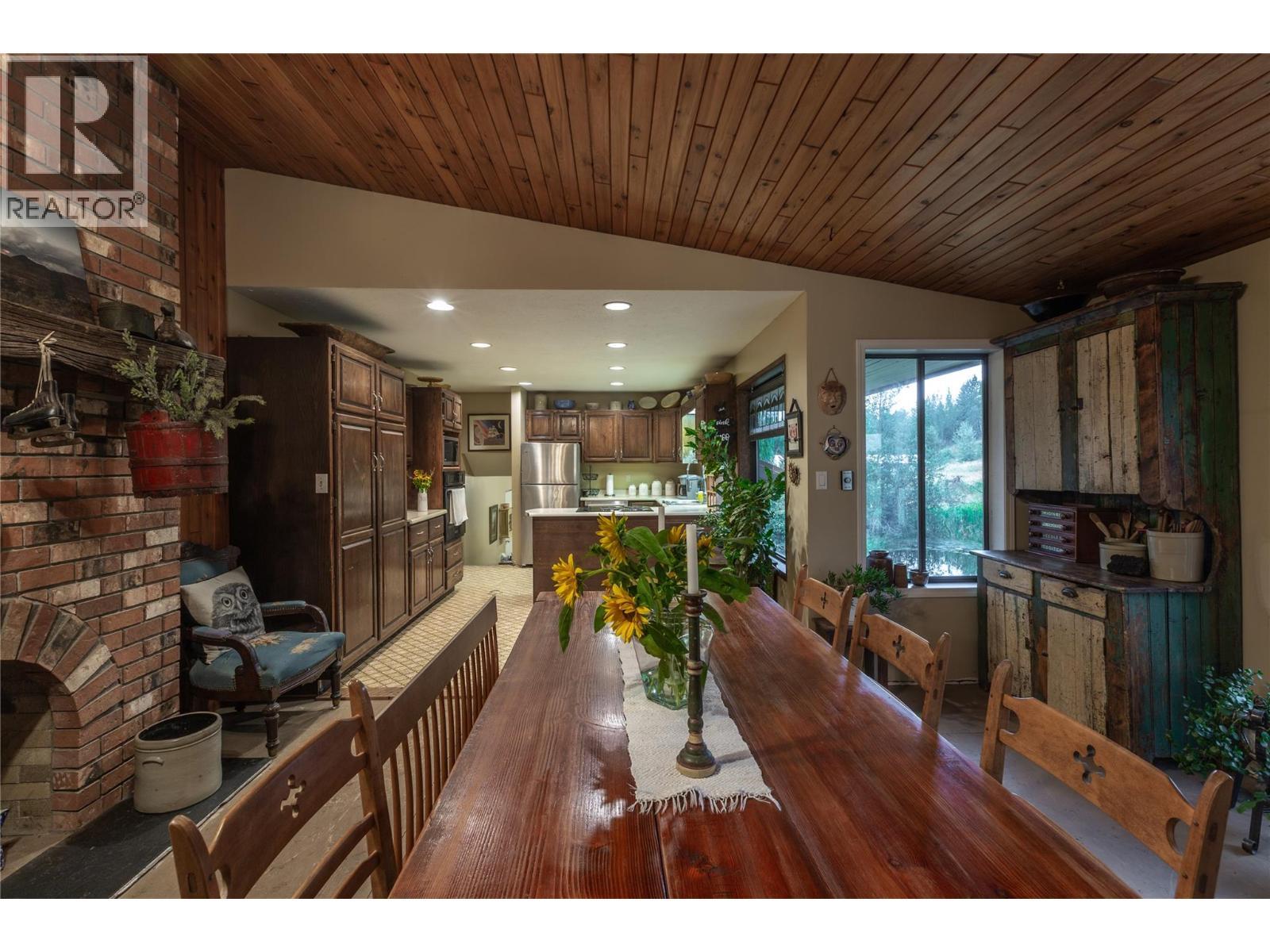 2523 Evans Road, Celista, BC - Indoor Photo Showing Other Room