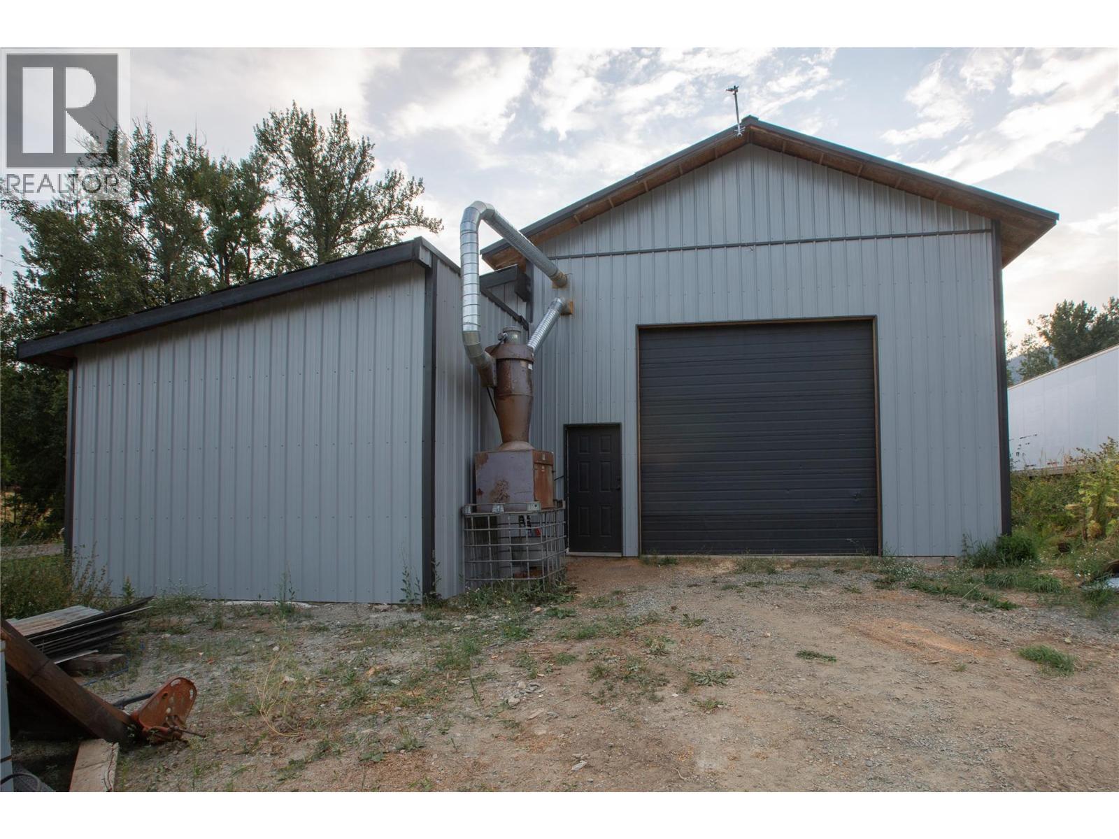 2523 Evans Road, Celista, BC - Outdoor