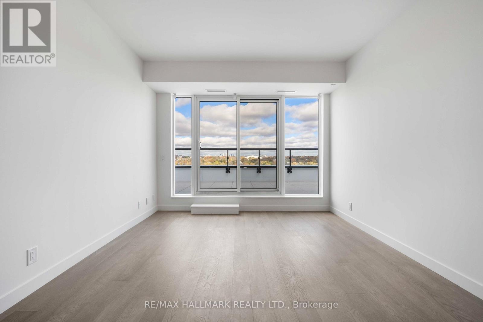 Livingroom w full height sliders - 1310 - 1050 Eastern Avenue, Toronto, ON - Indoor Photo Showing Other Room