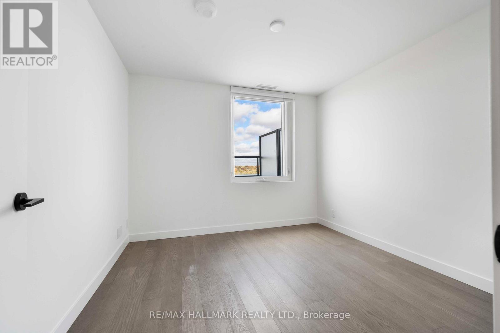 Third bedroom with north view - 1310 - 1050 Eastern Avenue, Toronto, ON - Indoor Photo Showing Other Room