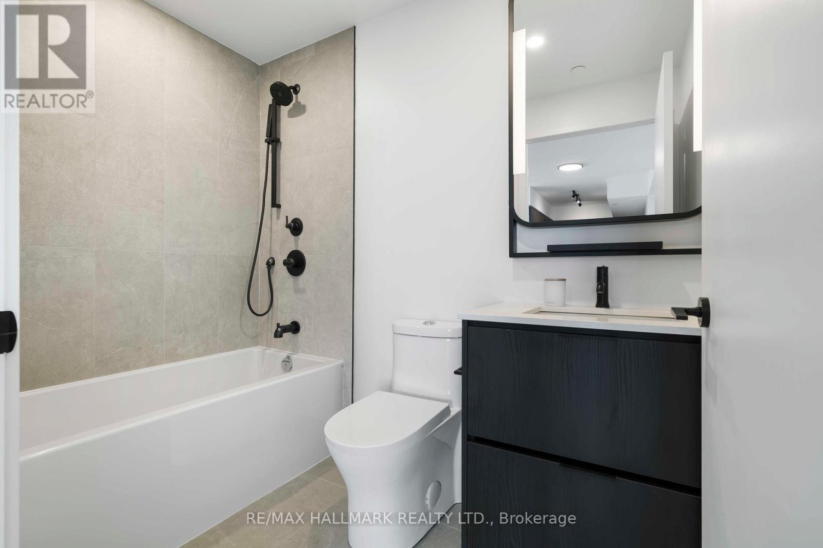 Main washroom - 1310 - 1050 Eastern Avenue, Toronto, ON - Indoor Photo Showing Bathroom