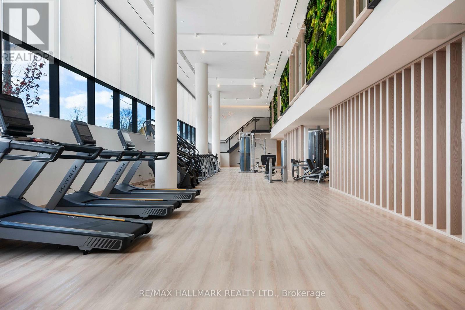 Gym with south view and green walls - 1310 - 1050 Eastern Avenue, Toronto, ON - Indoor Photo Showing Gym Room