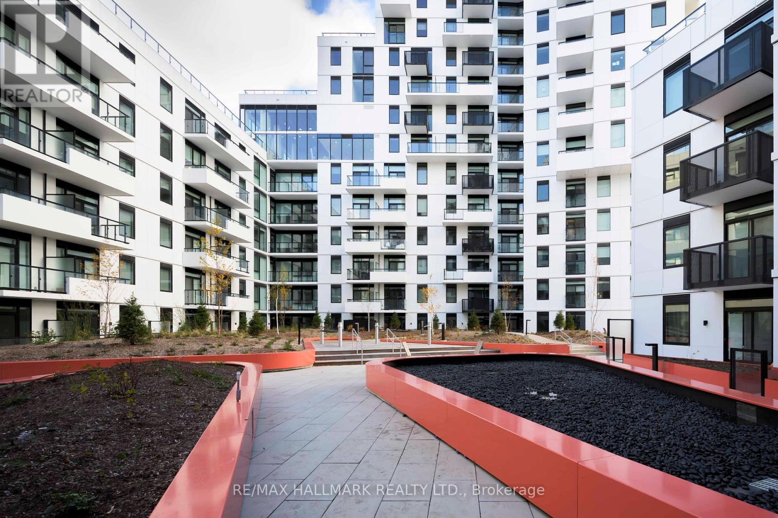 Courtyard with planters - 1310 - 1050 Eastern Avenue, Toronto, ON - Outdoor With Facade