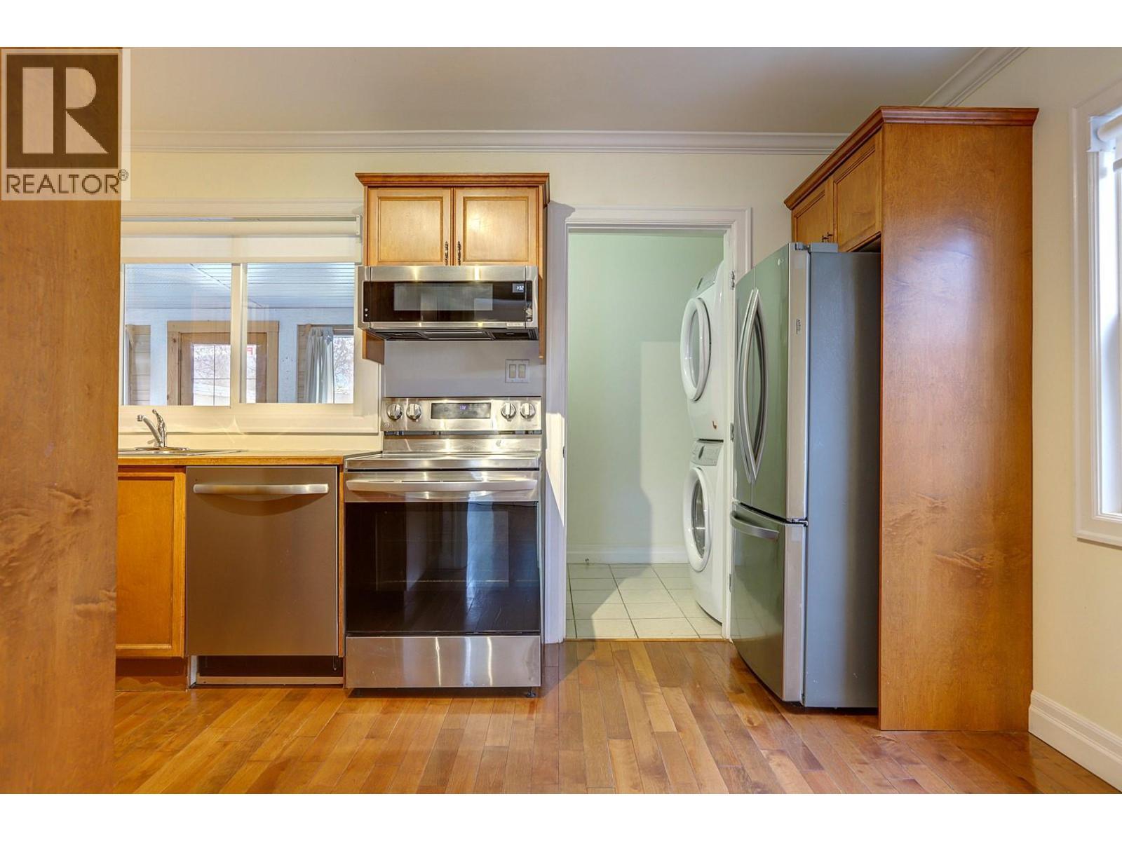 4005 24 Street, Vernon, BC - Indoor Photo Showing Kitchen