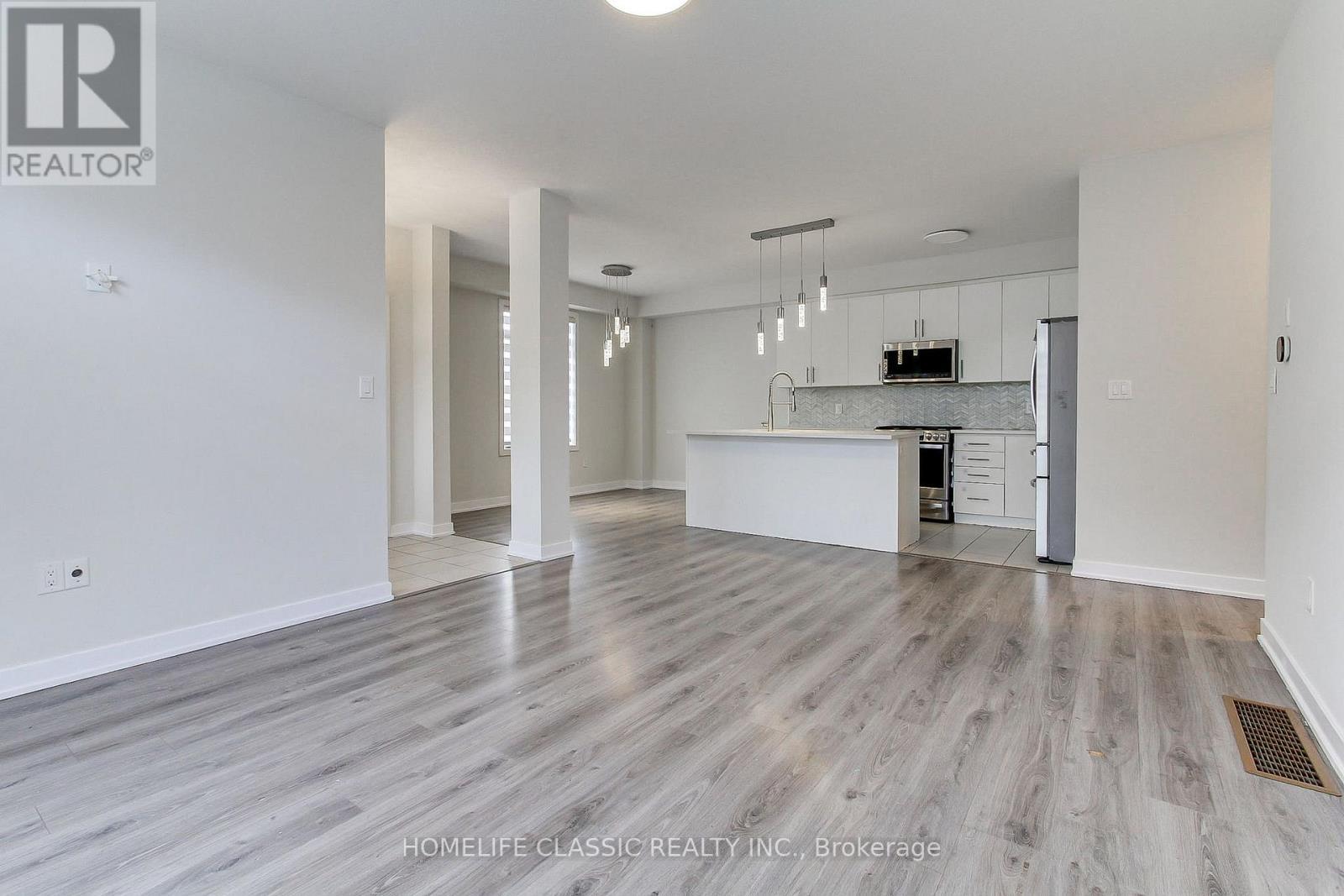 #1 - 590 North Service Road, Hamilton, ON - Indoor Photo Showing Kitchen