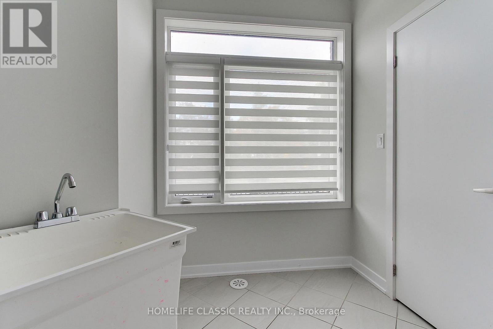 #1 - 590 North Service Road, Hamilton, ON - Indoor Photo Showing Other Room