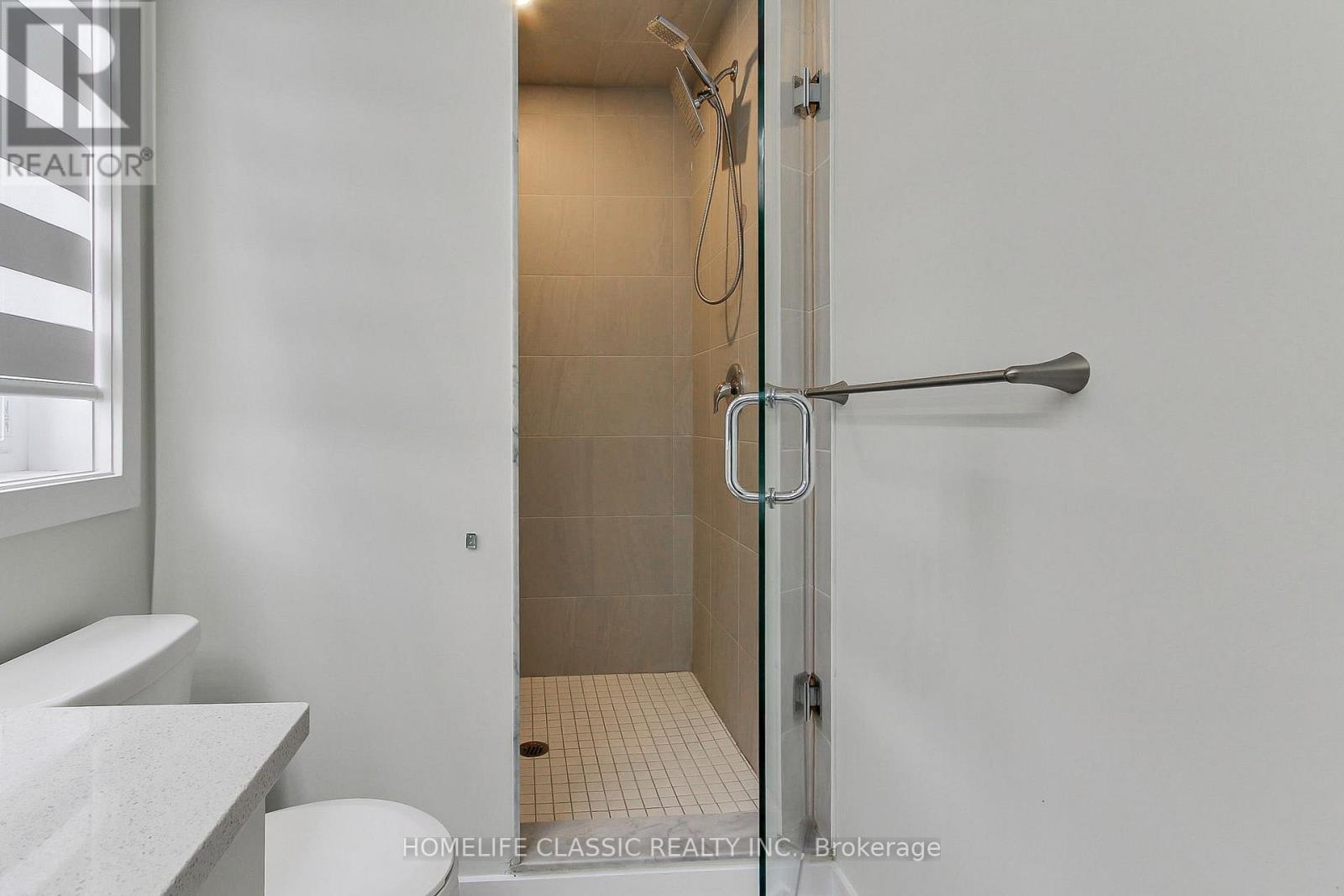 #1 - 590 North Service Road, Hamilton, ON - Indoor Photo Showing Bathroom