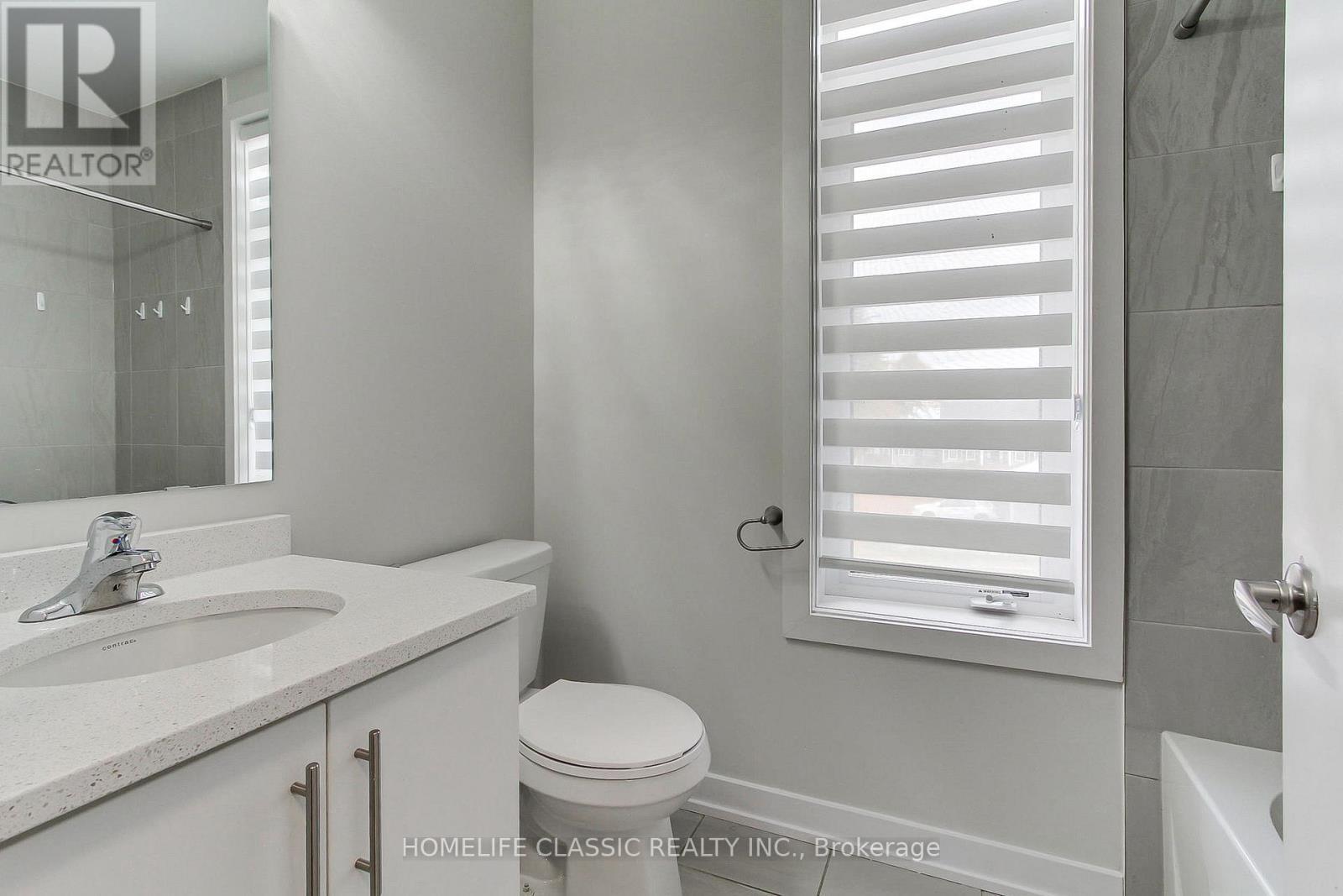 #1 - 590 North Service Road, Hamilton, ON - Indoor Photo Showing Bathroom