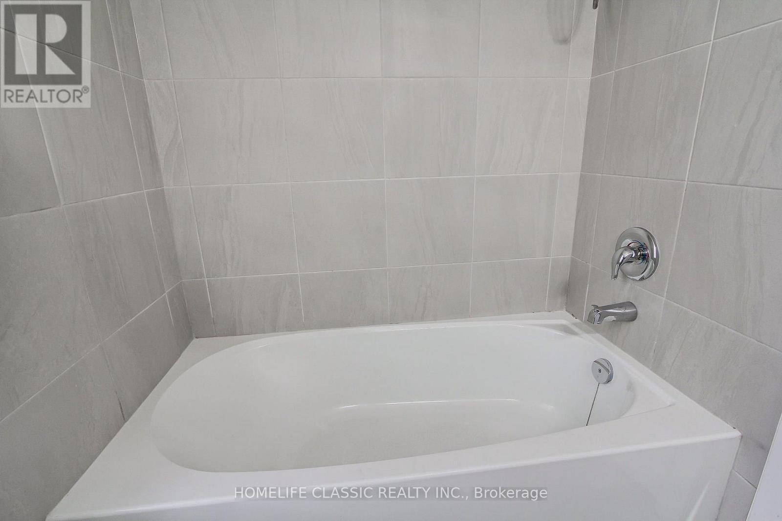 #1 - 590 North Service Road, Hamilton, ON - Indoor Photo Showing Bathroom