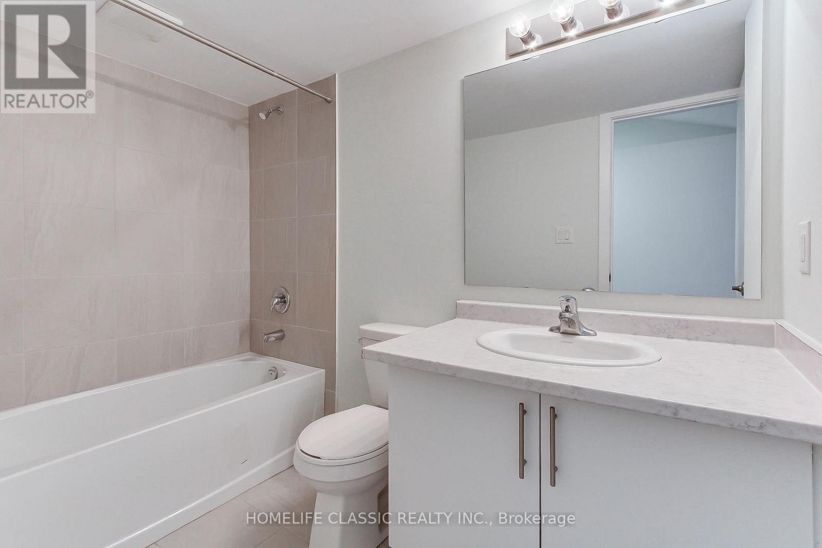 #1 - 590 North Service Road, Hamilton, ON - Indoor Photo Showing Bathroom