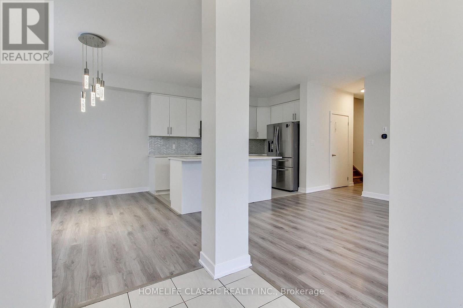 #1 - 590 North Service Road, Hamilton, ON - Indoor Photo Showing Kitchen