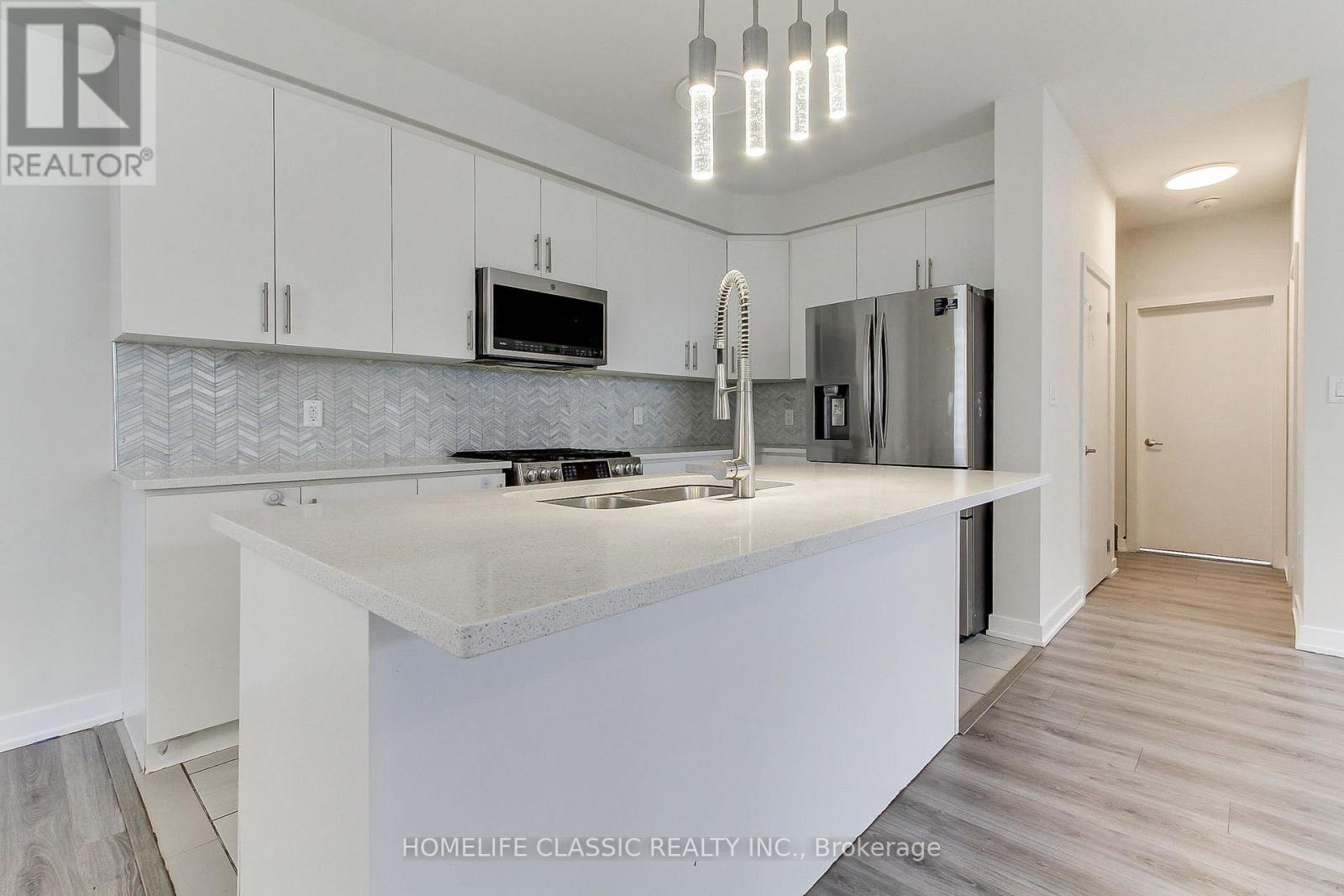 #1 - 590 North Service Road, Hamilton, ON - Indoor Photo Showing Kitchen With Double Sink