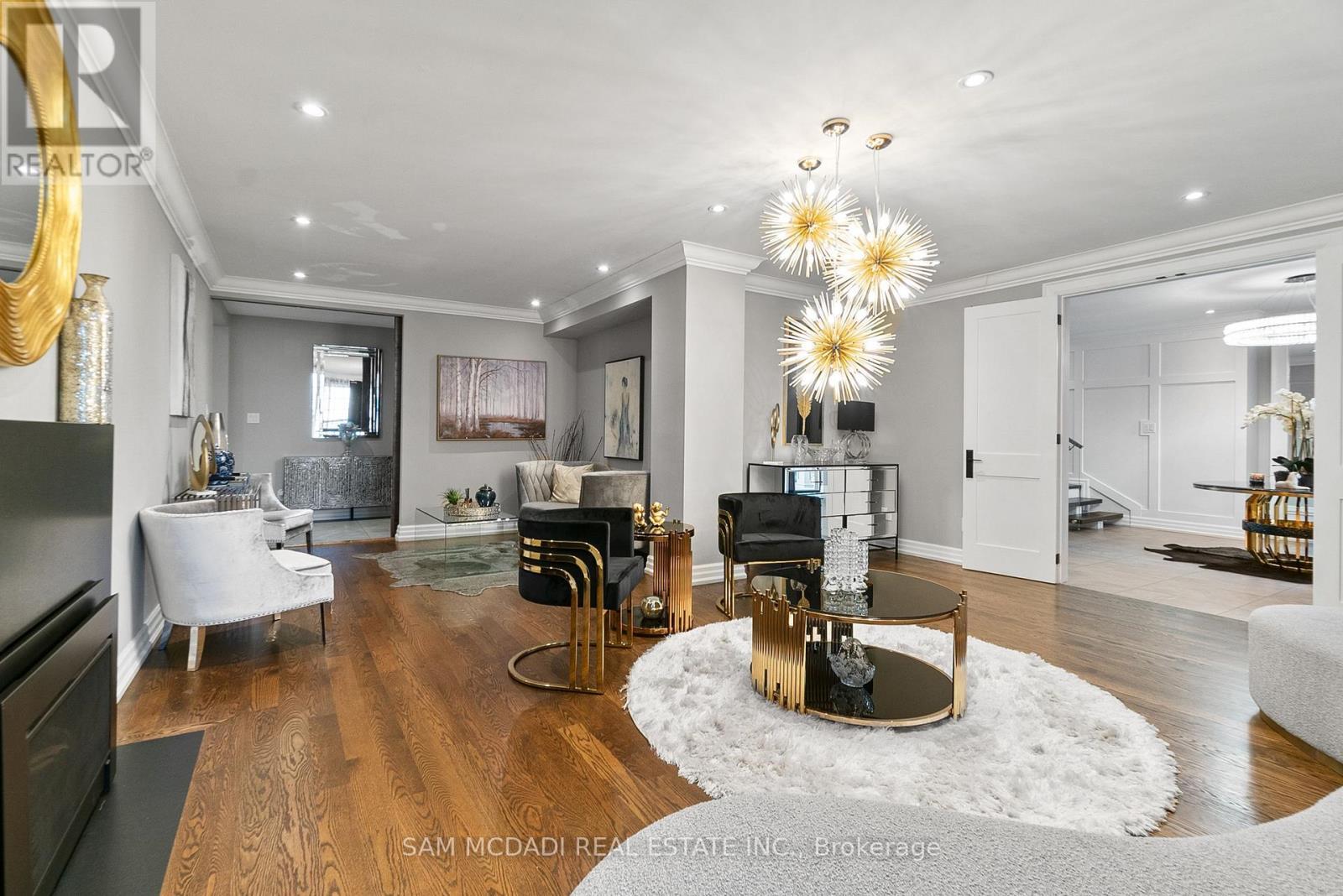 2552 Jarvis Street, Mississauga, ON - Indoor Photo Showing Living Room