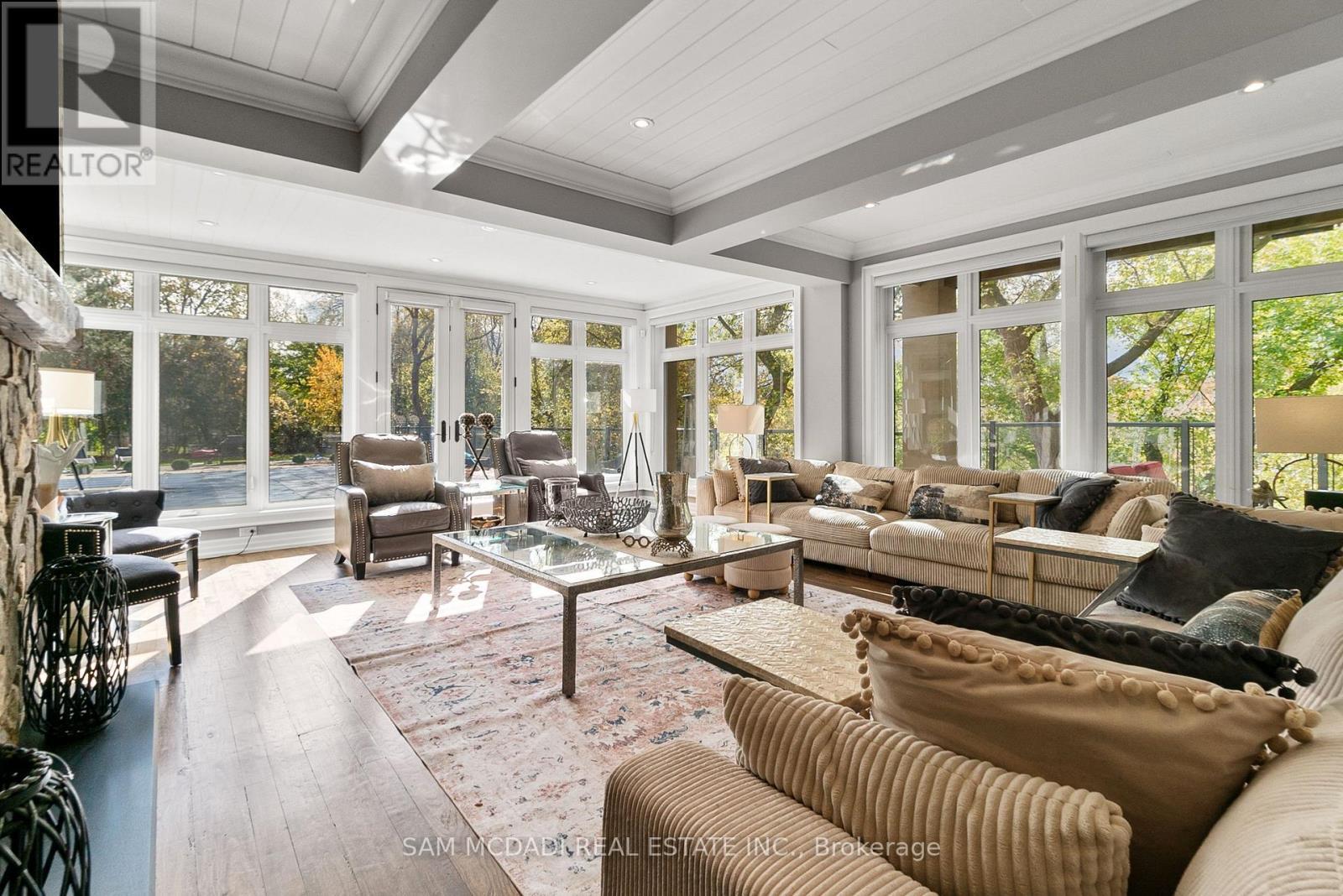 2552 Jarvis Street, Mississauga, ON - Indoor Photo Showing Living Room