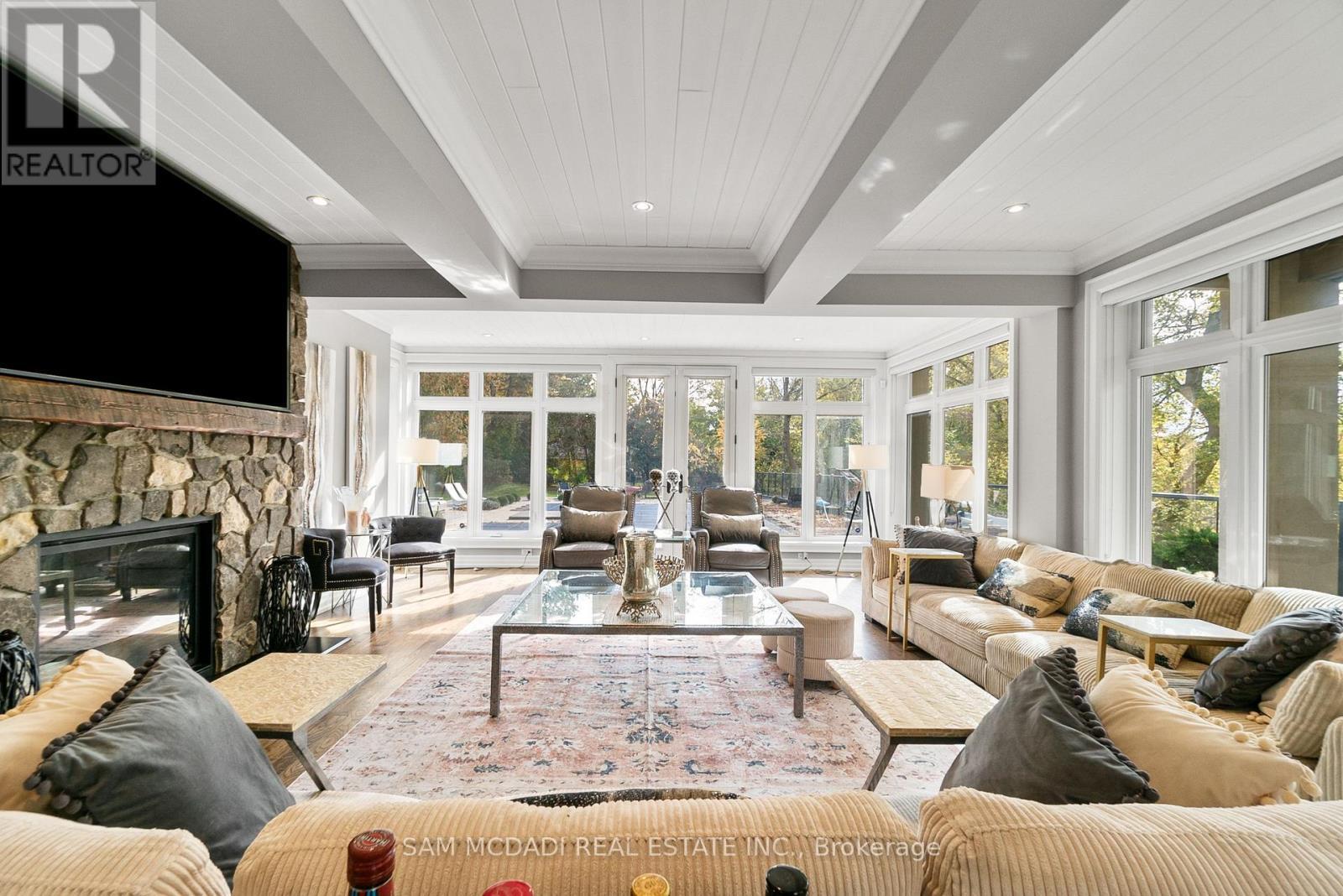 2552 Jarvis Street, Mississauga, ON - Indoor Photo Showing Living Room With Fireplace