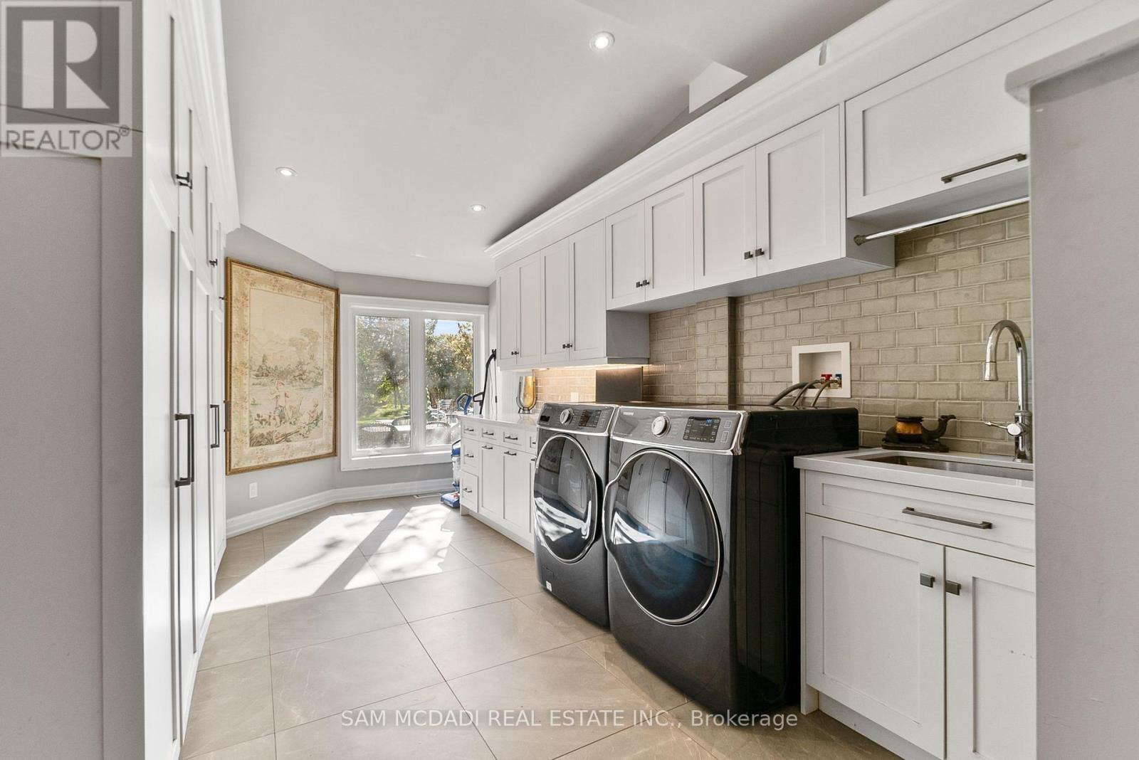 2552 Jarvis Street, Mississauga, ON - Indoor Photo Showing Laundry Room