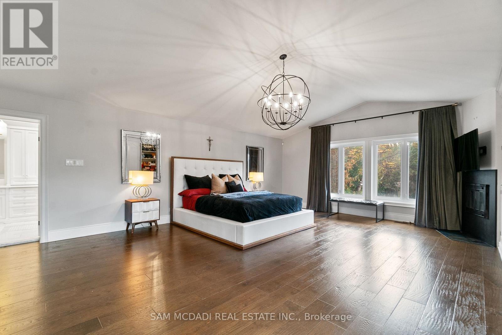 2552 Jarvis Street, Mississauga, ON - Indoor Photo Showing Bedroom