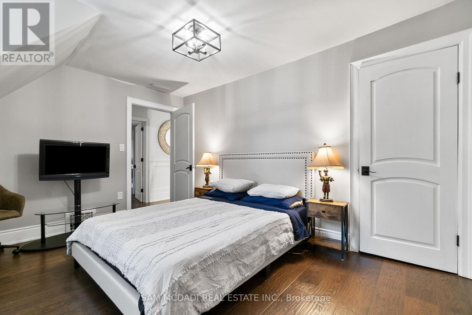 2552 Jarvis Street, Mississauga, ON - Indoor Photo Showing Bedroom