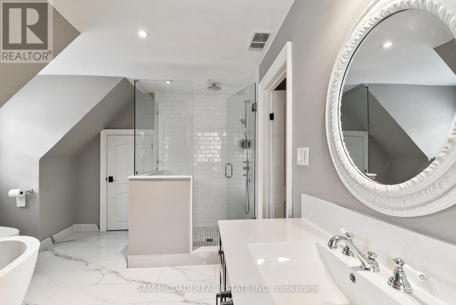 2552 Jarvis Street, Mississauga, ON - Indoor Photo Showing Bathroom
