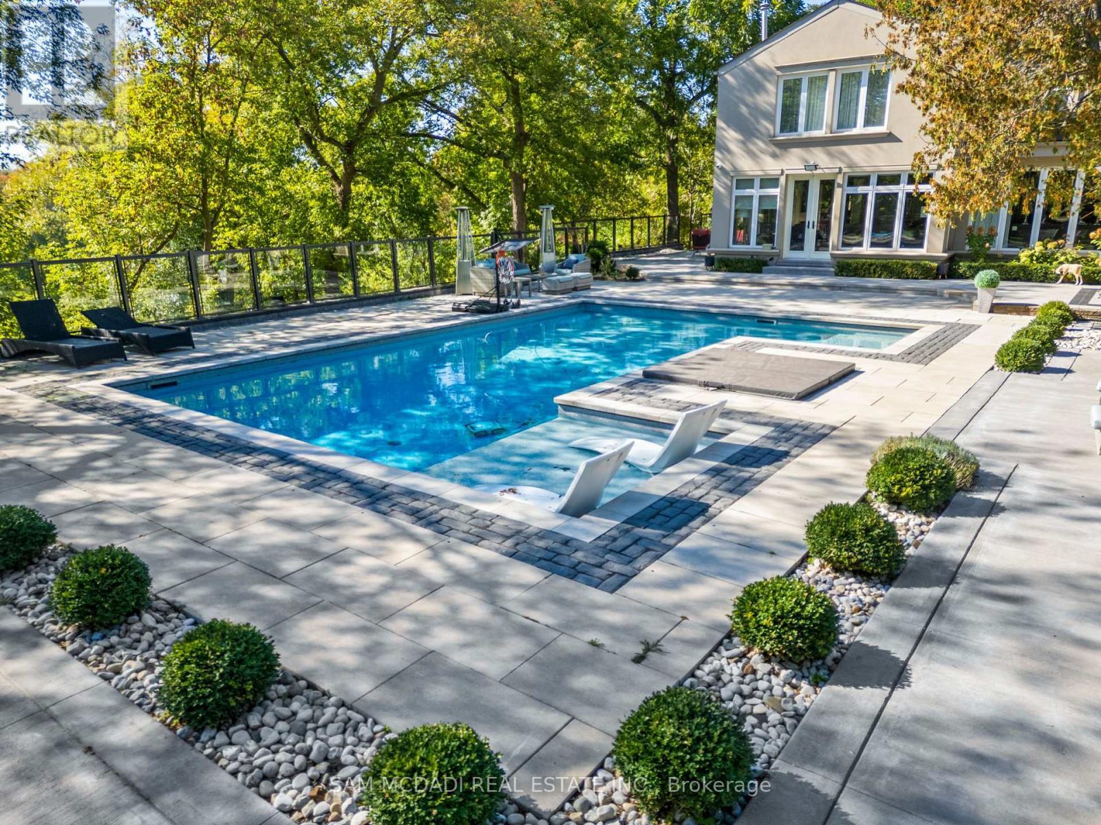 2552 Jarvis Street, Mississauga, ON - Outdoor With In Ground Pool