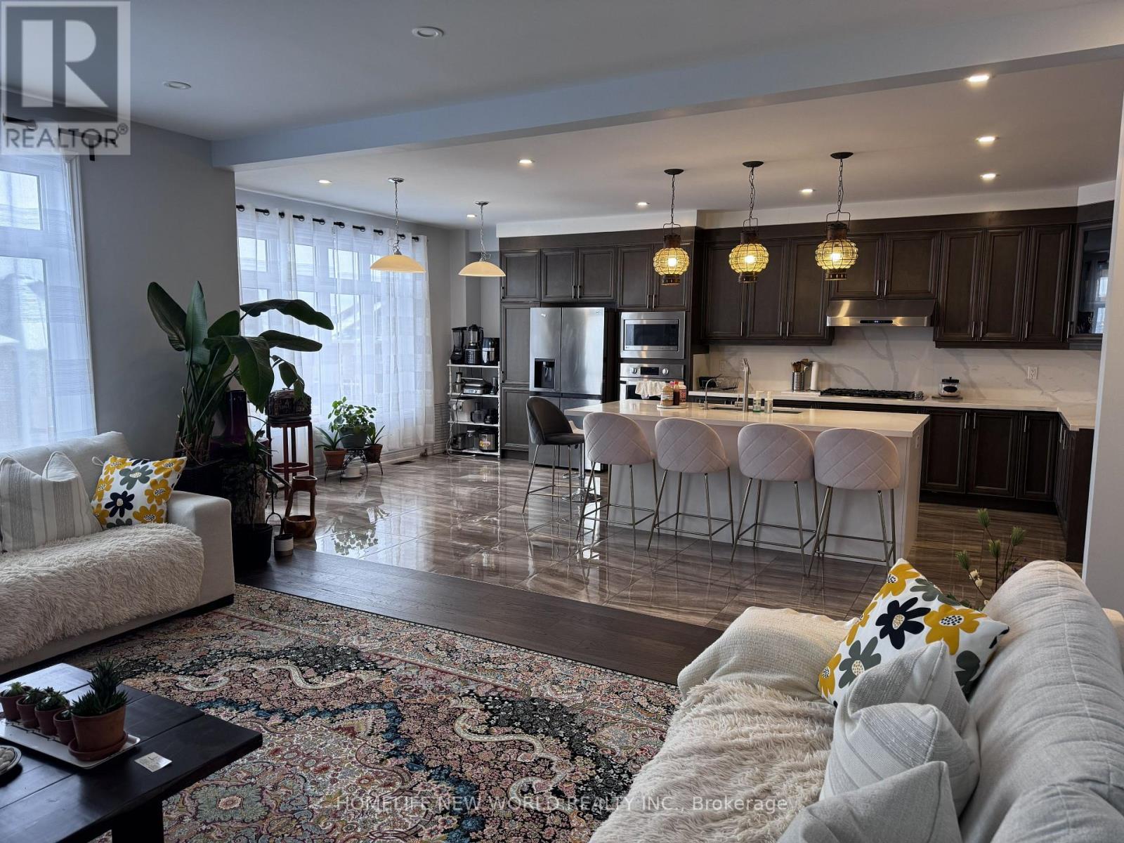 15 Prunella Crescent W, East Gwillimbury, ON - Indoor