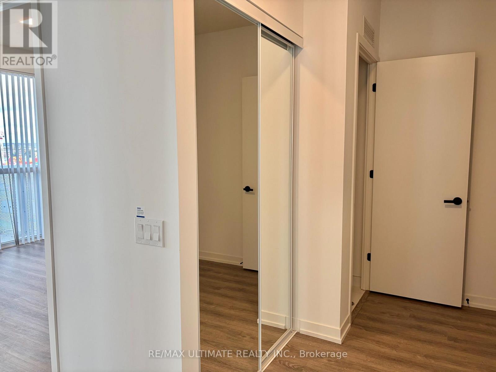 702 - 8 Interchange Way, Vaughan, ON - Indoor Photo Showing Other Room