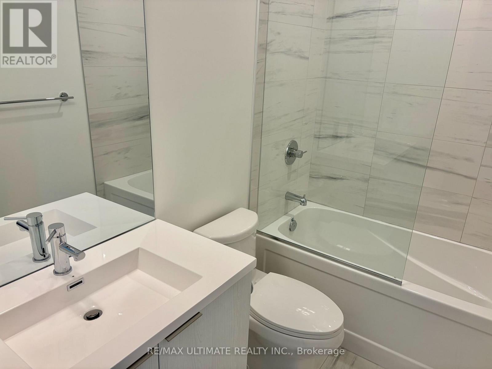 702 - 8 Interchange Way, Vaughan, ON - Indoor Photo Showing Bathroom