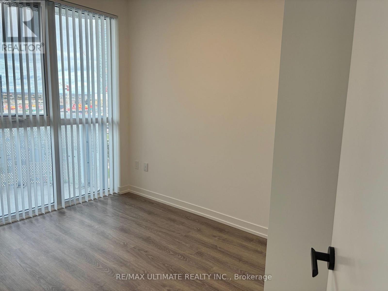 702 - 8 Interchange Way, Vaughan, ON - Indoor Photo Showing Other Room