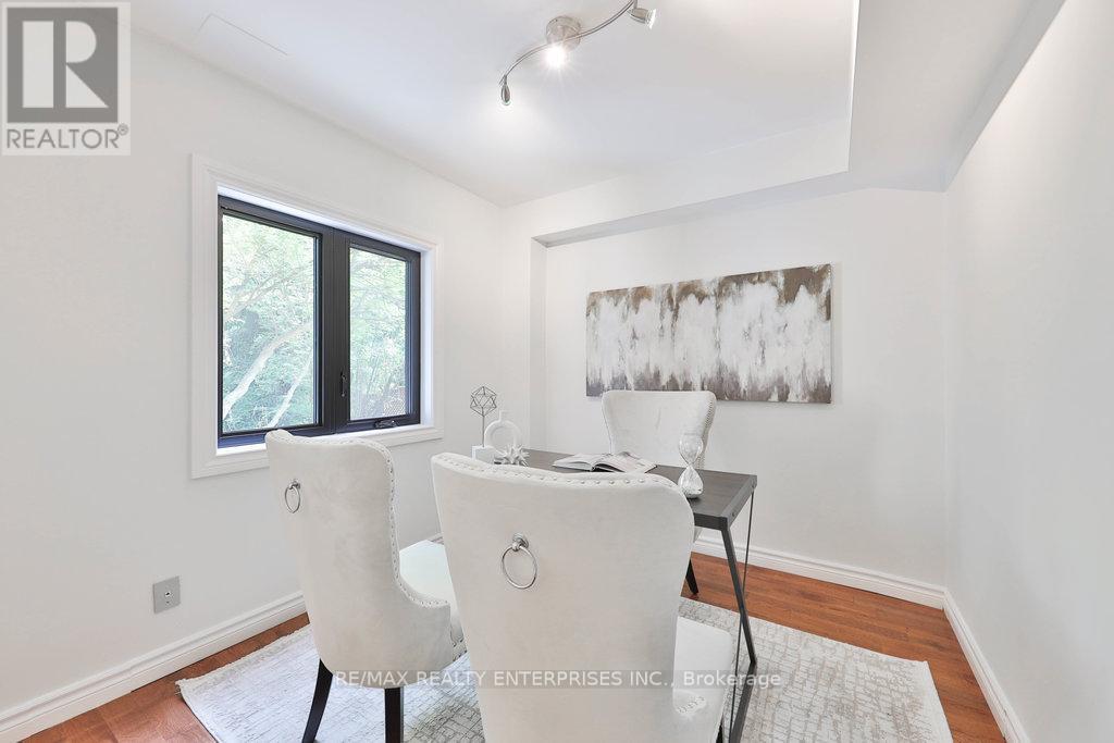 1389 Milton Avenue, Mississauga, ON - Indoor