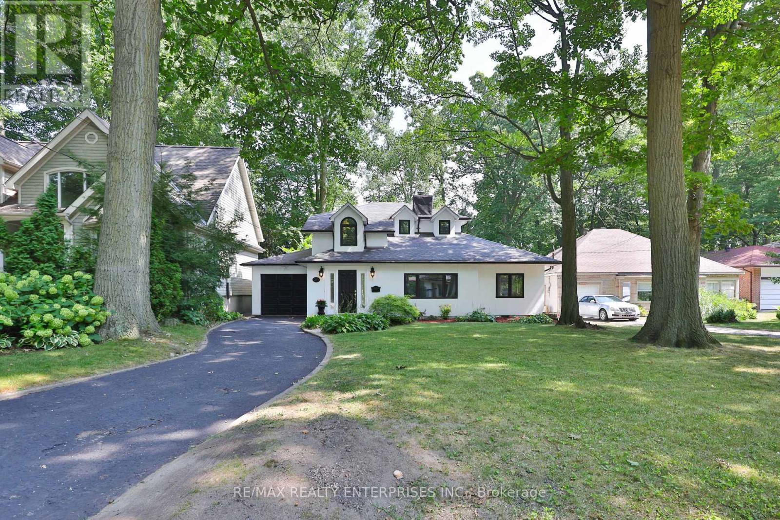 1389 Milton Avenue, Mississauga, ON - Outdoor With Facade