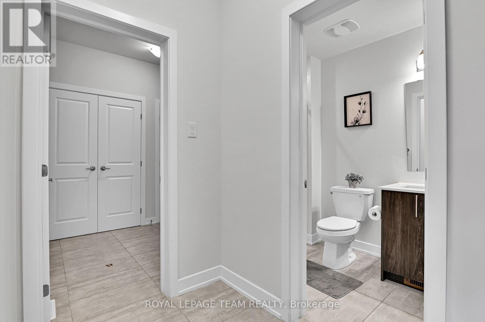 202 Zinnia Way, Ottawa, ON - Indoor Photo Showing Bathroom