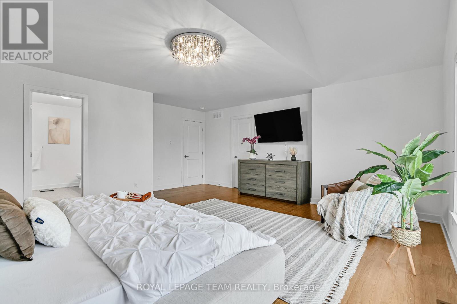 202 Zinnia Way, Ottawa, ON - Indoor Photo Showing Bedroom