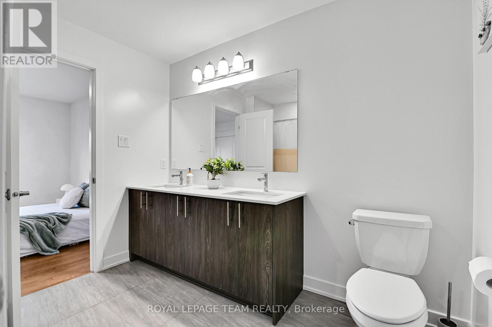 202 Zinnia Way, Ottawa, ON - Indoor Photo Showing Bathroom