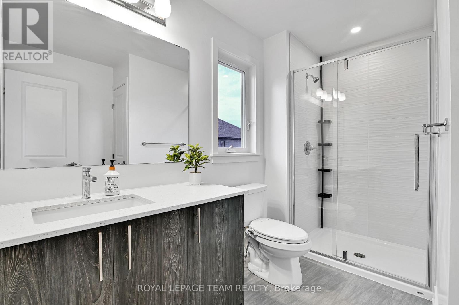 202 Zinnia Way, Ottawa, ON - Indoor Photo Showing Bathroom