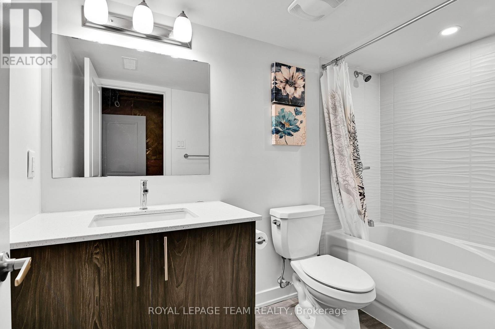 202 Zinnia Way, Ottawa, ON - Indoor Photo Showing Bathroom