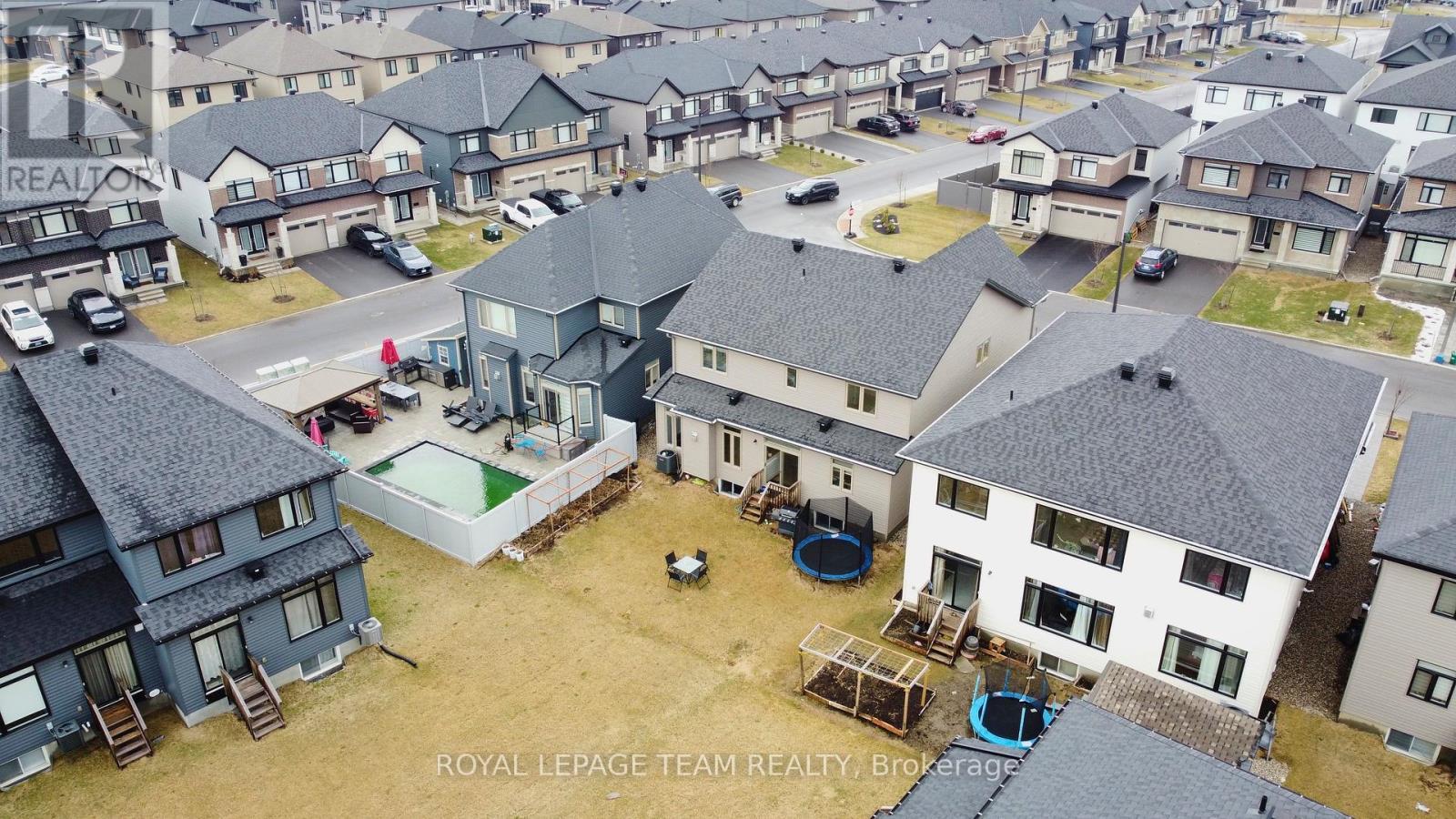 202 Zinnia Way, Ottawa, ON - Outdoor