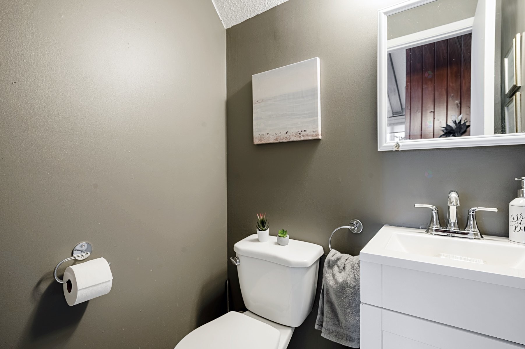 Powder room - 201-111 Av. Hochar, Saint-Sauveur, QC - Indoor Photo Showing Bathroom