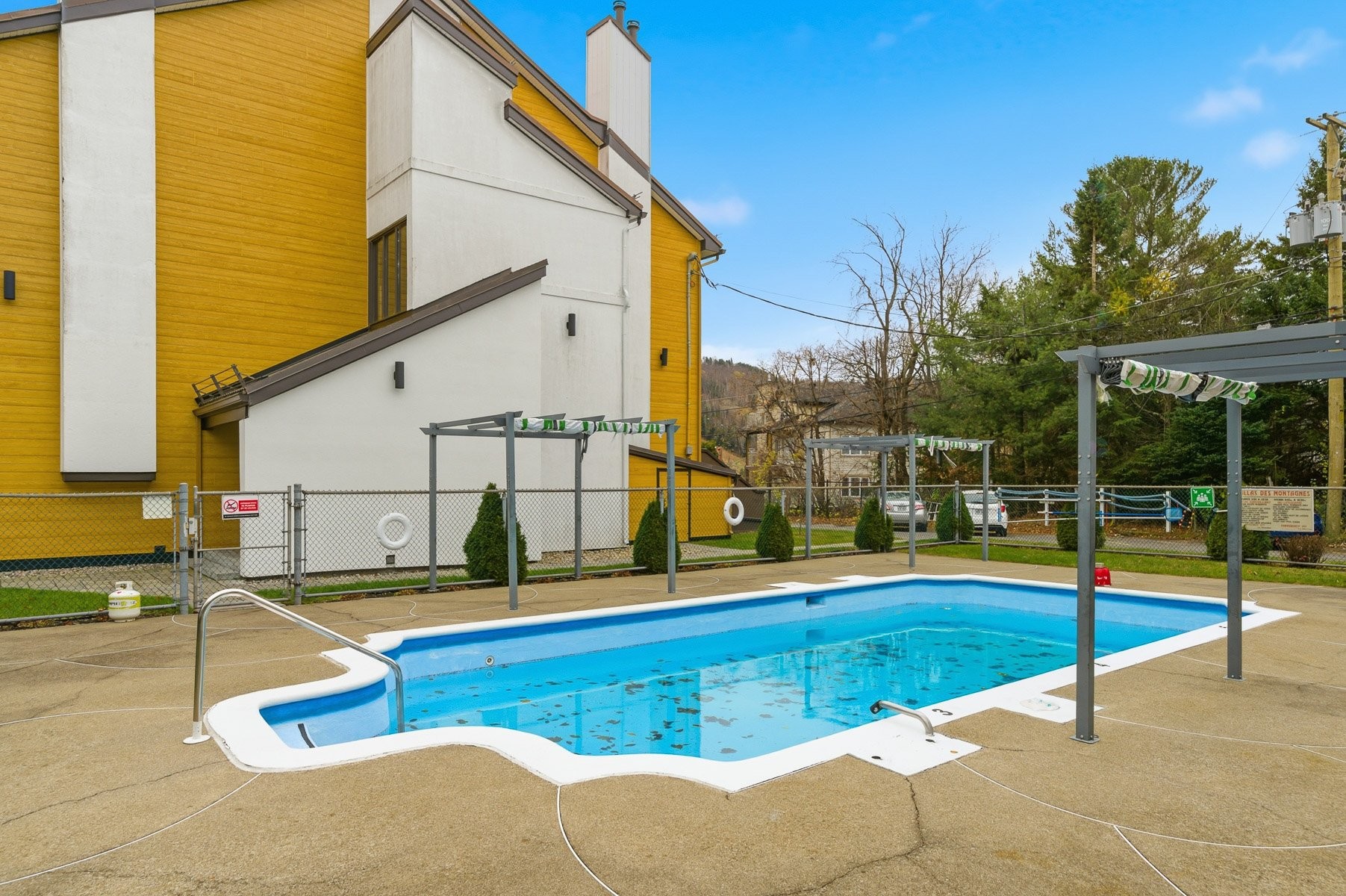Pool - 201-111 Av. Hochar, Saint-Sauveur, QC - Outdoor With In Ground Pool With Backyard