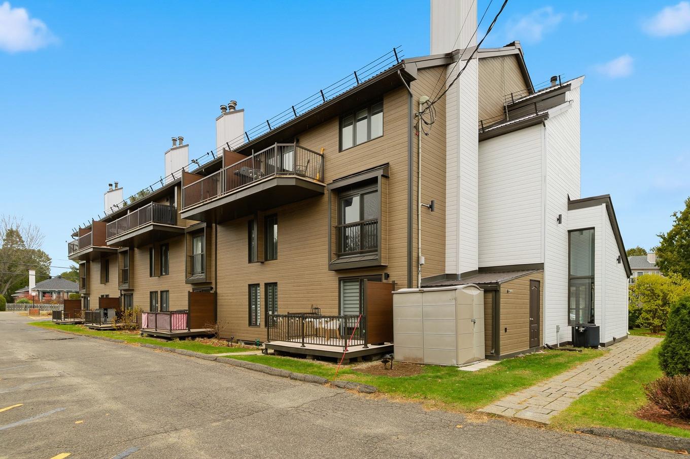 Back facade - 201-111 Av. Hochar, Saint-Sauveur, QC - Outdoor