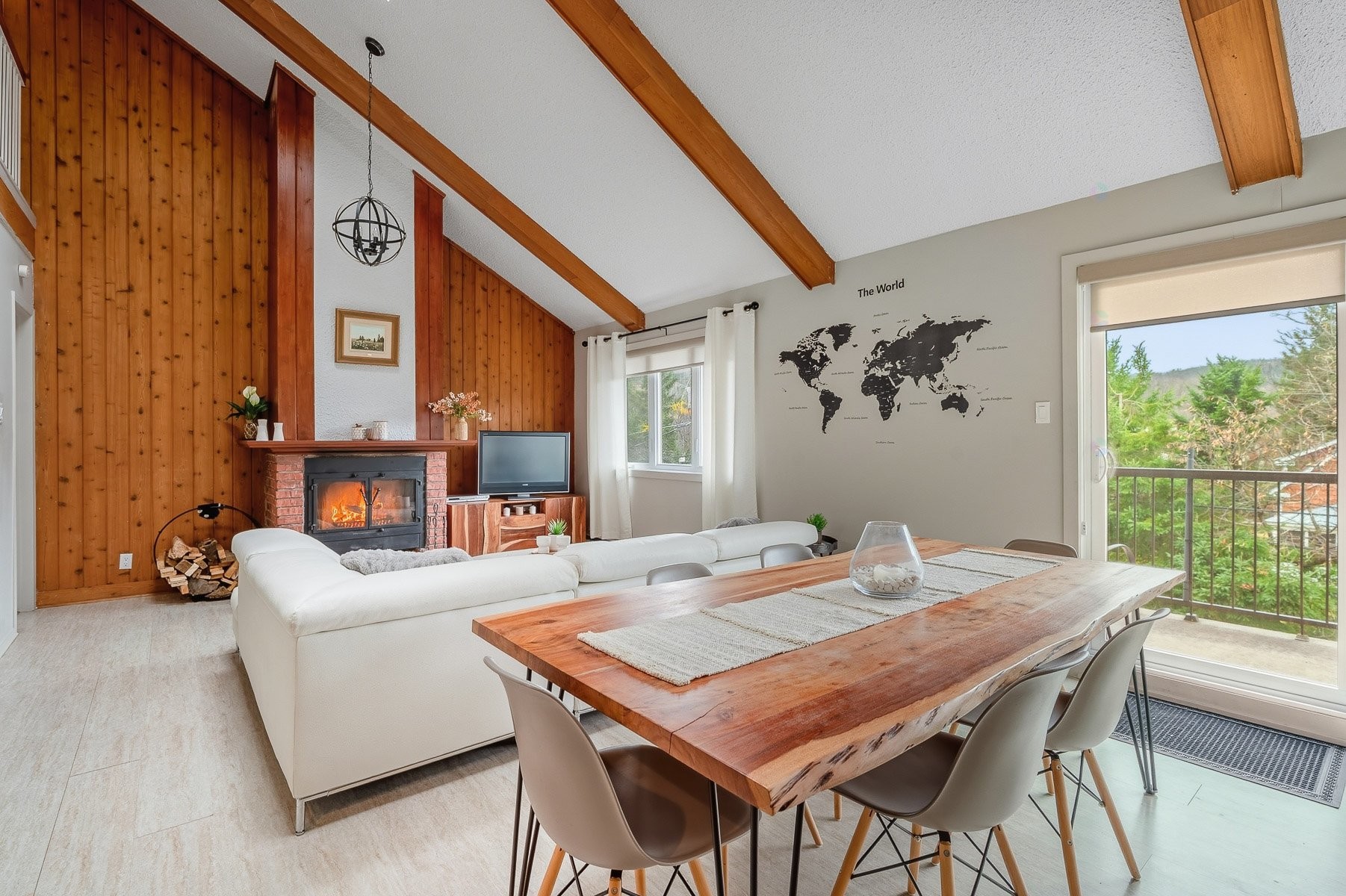 Dining Room - 201-111 Av. Hochar, Saint-Sauveur, QC - Indoor Photo Showing Other Room With Fireplace
