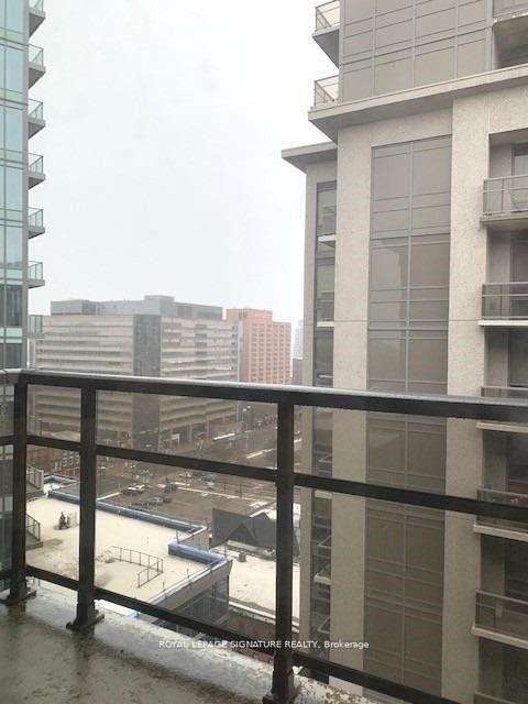 1110-150 Main Street W, Hamilton, ON - Outdoor