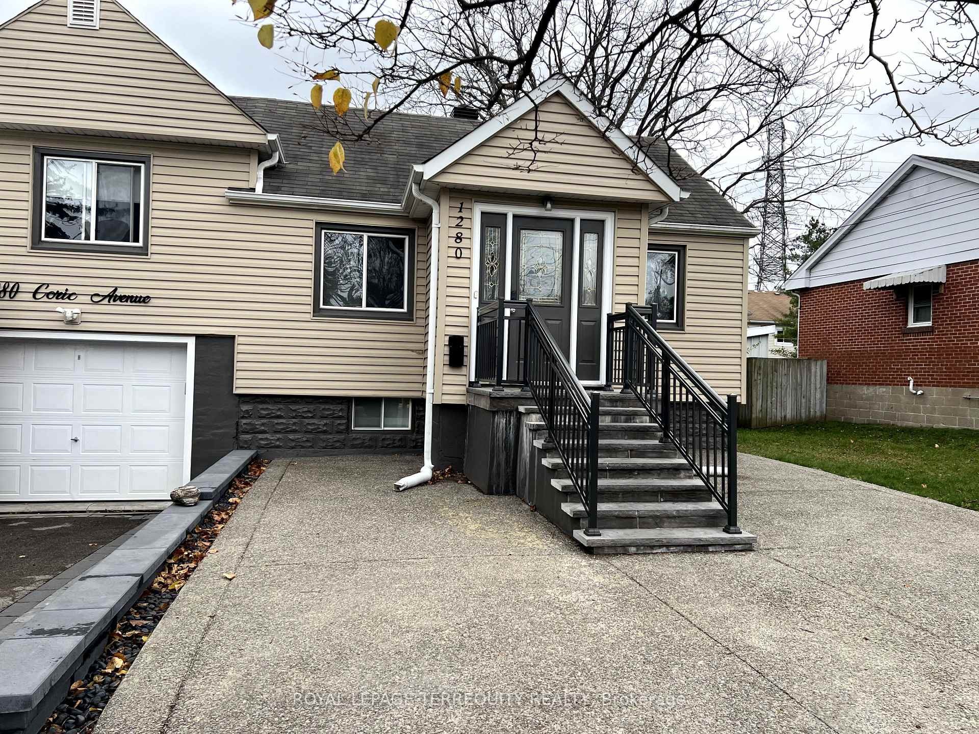 1280 Coric Avenue, Burlington, ON - Outdoor