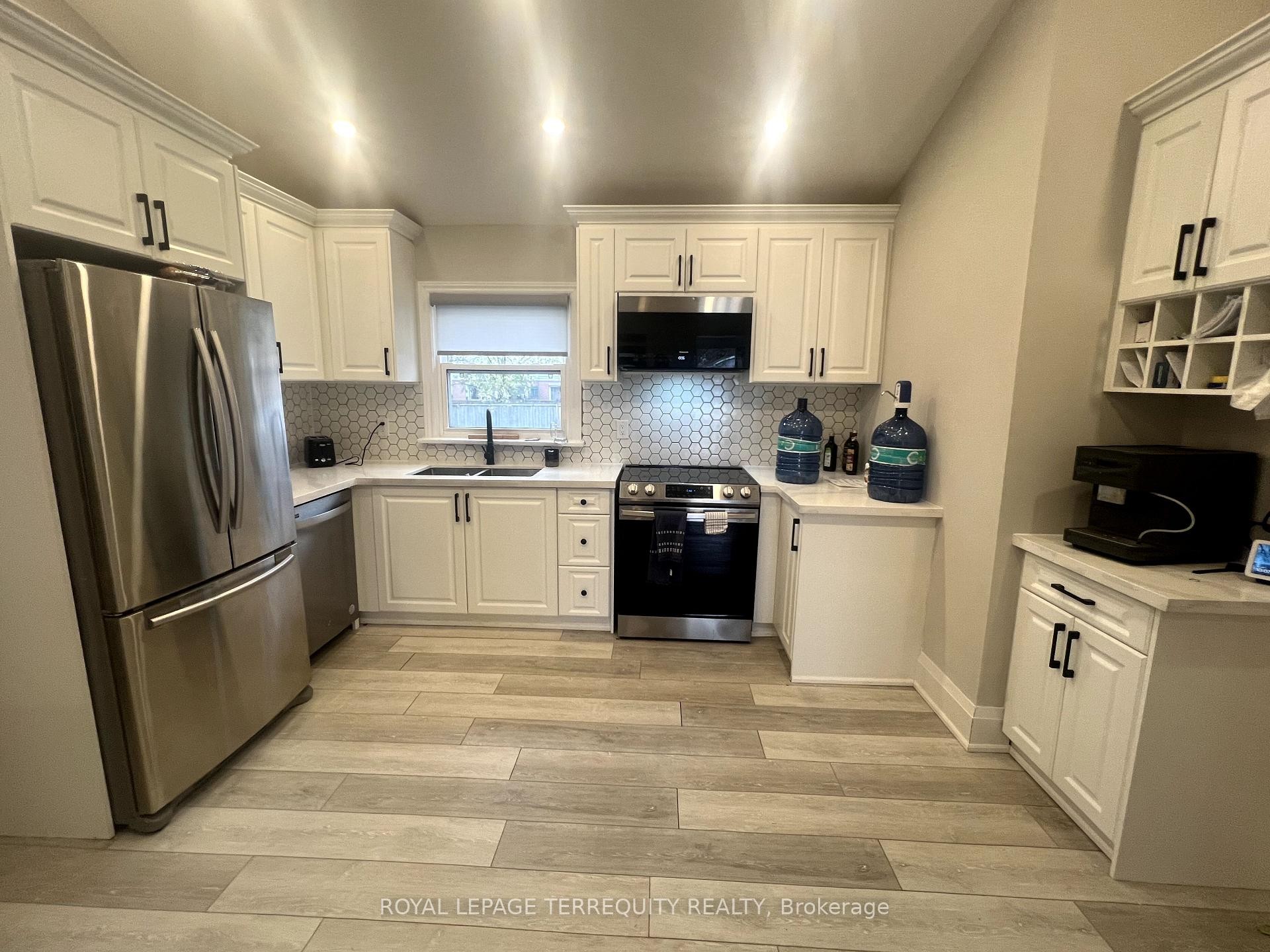 1280 Coric Avenue, Burlington, ON - Indoor Photo Showing Kitchen With Double Sink