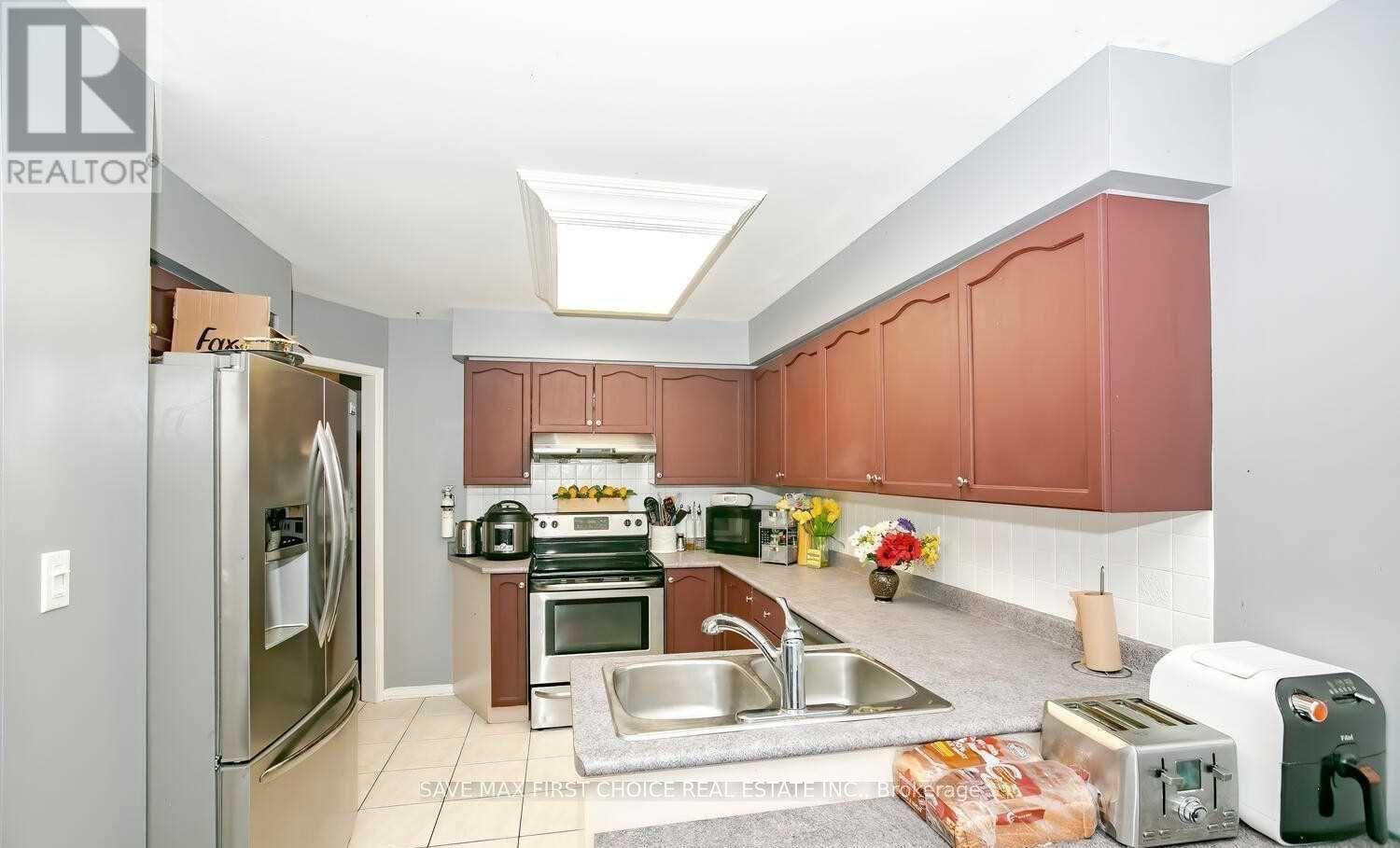 97 Forestgrove Circle, Brampton, ON - Indoor Photo Showing Kitchen With Double Sink