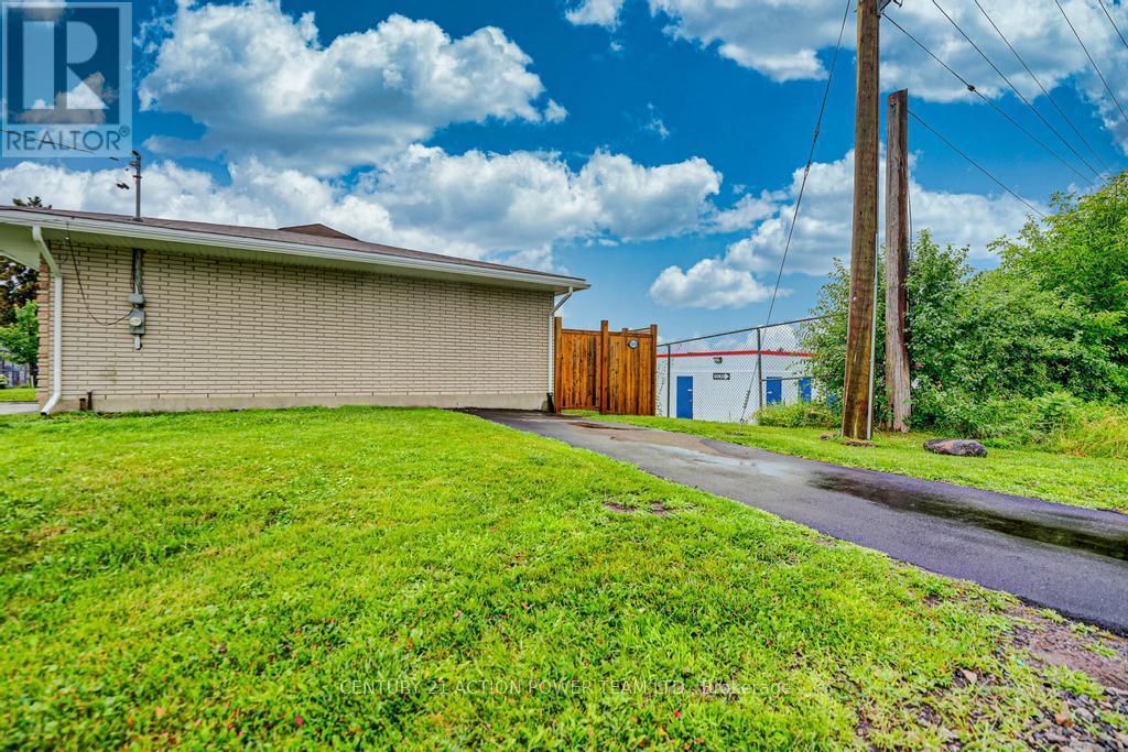 B - 1149 B Parisien Street, Ottawa, ON