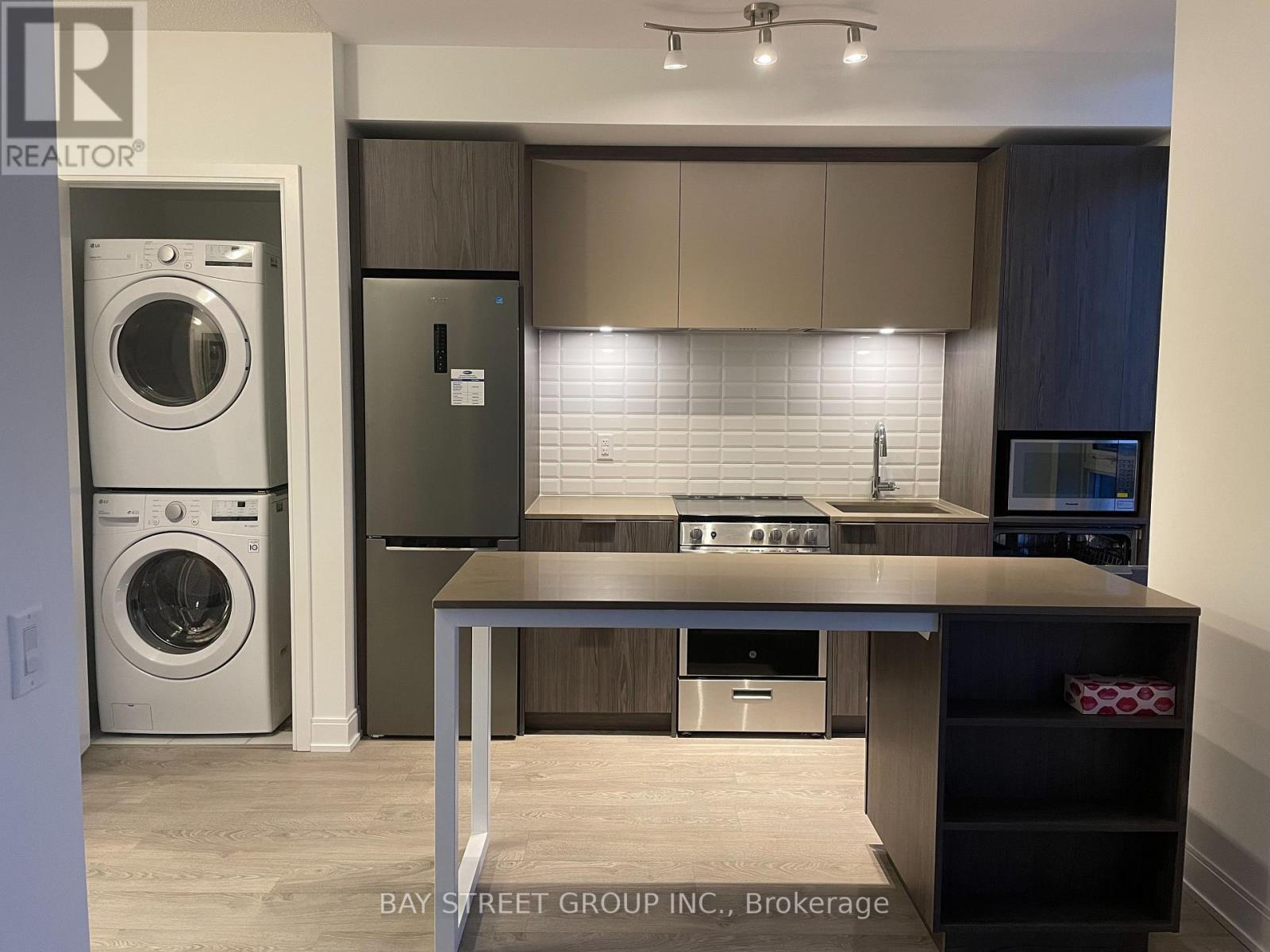 3807 - 70 Annie Craig Drive, Toronto, ON - Indoor Photo Showing Laundry Room