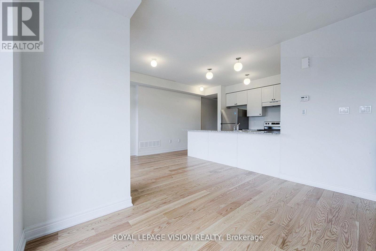 426 Salem Road S, Ajax, ON - Indoor Photo Showing Kitchen
