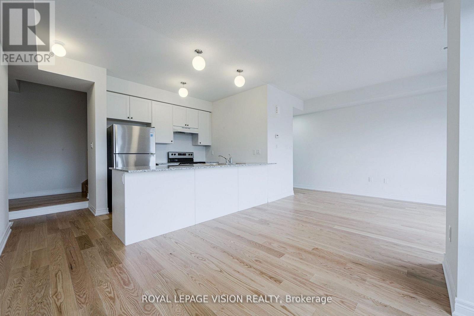 426 Salem Road S, Ajax, ON - Indoor Photo Showing Kitchen