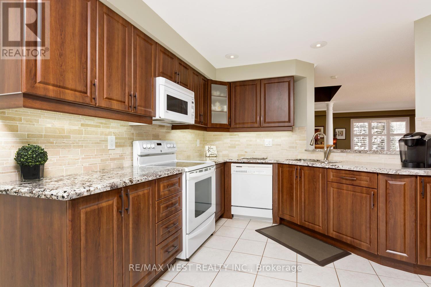 1 - 66 Manley Lane, Milton, ON - Indoor Photo Showing Kitchen