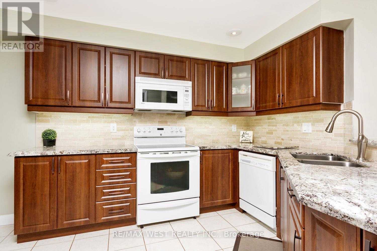 1 - 66 Manley Lane, Milton, ON - Indoor Photo Showing Kitchen With Double Sink